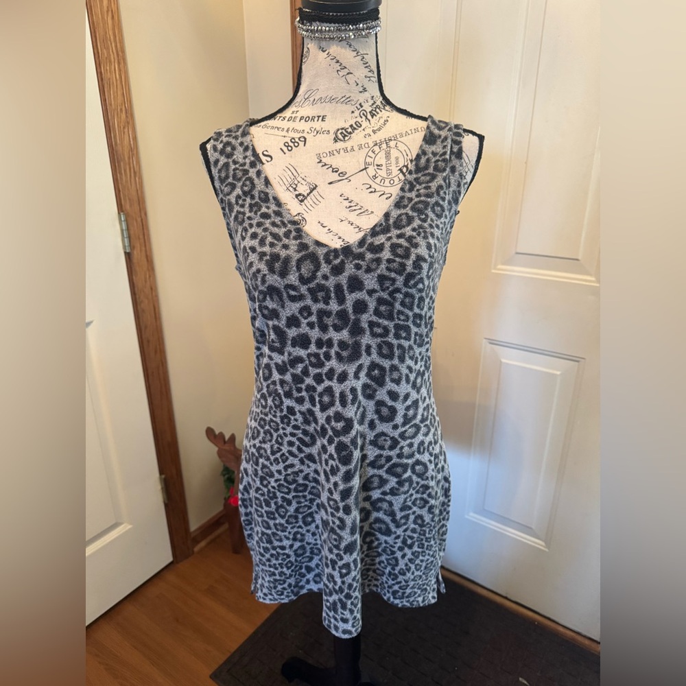 White House Black Market Gray Leopard Print Tank Top
Size S